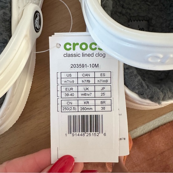 NWT CROCS Women’s 9, Men’s 7 Classic Lined Clog - Picture 16 of 16